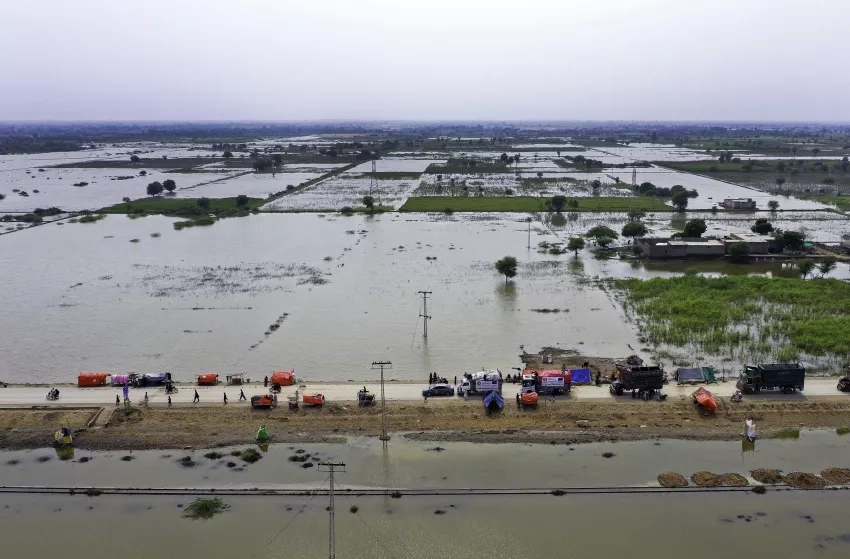 Humanitarian aid is deployed to survivors of the devastating 2022 Pakistan floods. Credits: European Union, Abdul Majeed (CC BY 2.0)