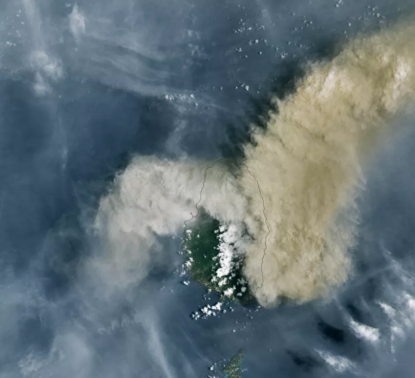 Landsat image of La Soufriere eruption