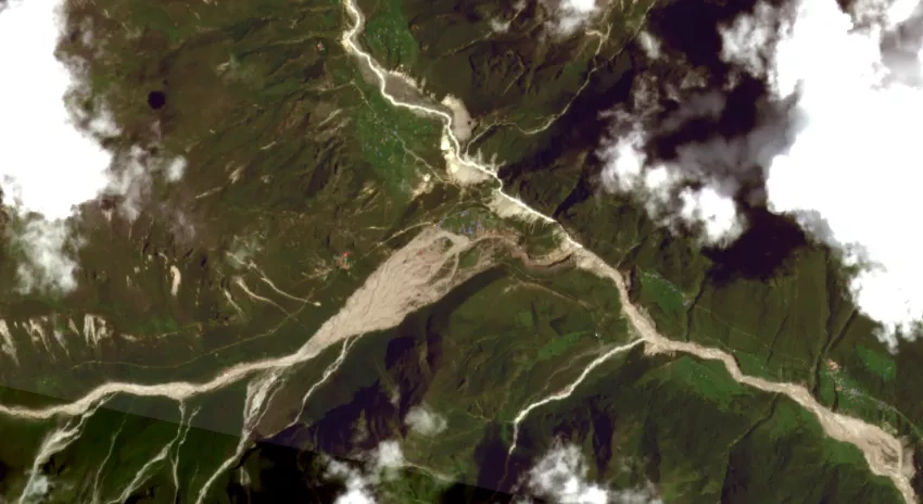 Satellite map showing the Thame river in Nepal and surrounding regions. 