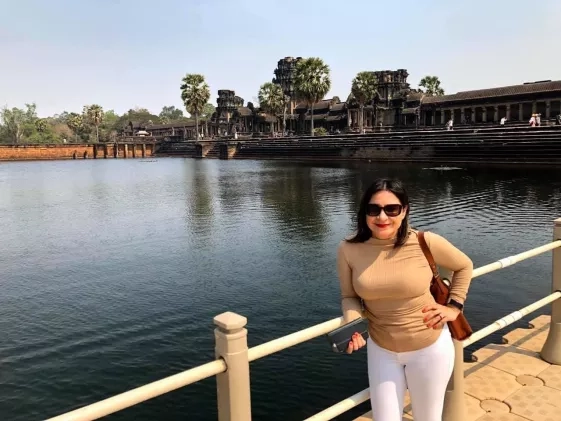 Photo of woman in front of water