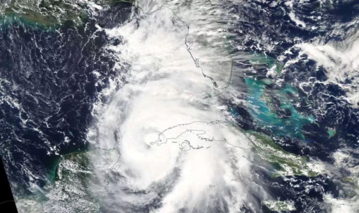 Image of evaporation from the oceans, water vapor in the atmosphere, clouds, precipitation