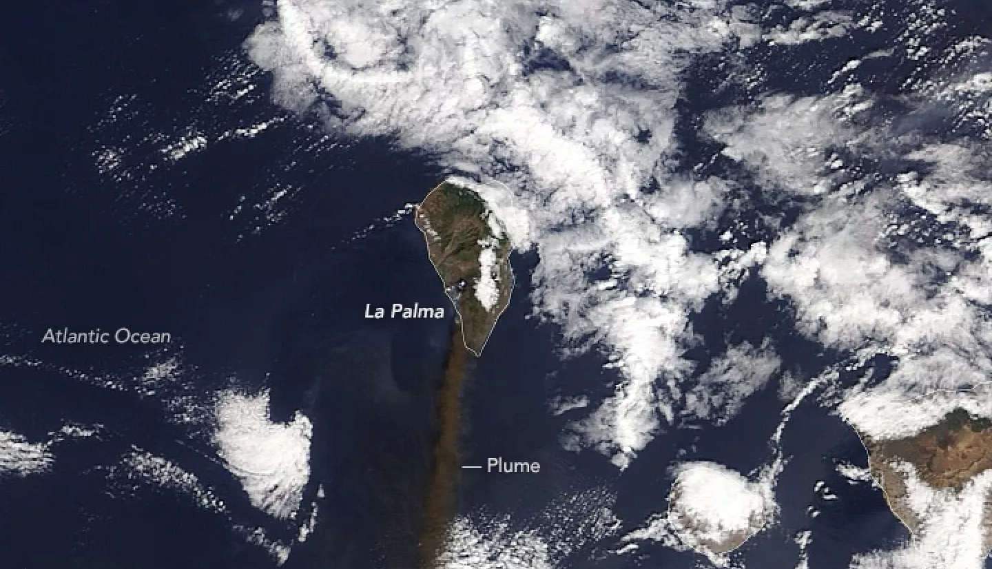 Landsat imagery of the  Cumbre Vieja eruption.